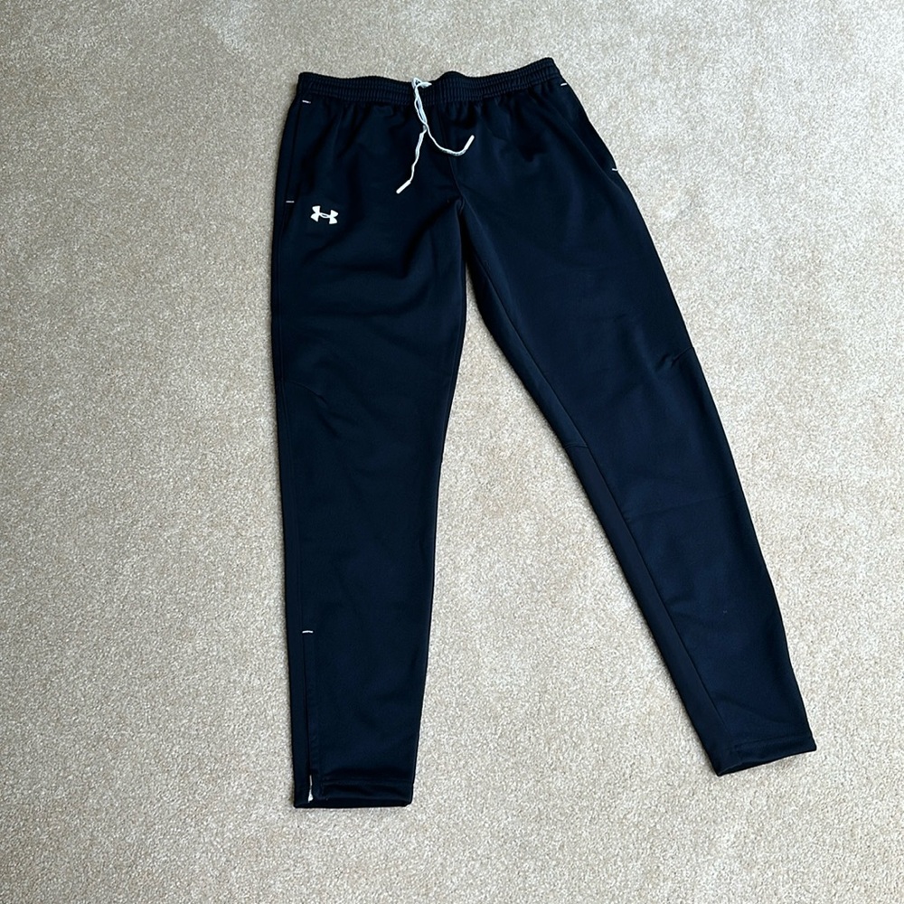 NWOT Under armour joggers, size M